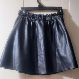 Isaac‎ Mizrahi girls 10-12 black pull on faux leather mini skirt